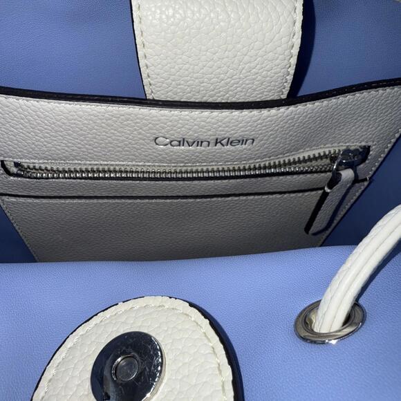 Calvin Klein White Blue Ombré Crossbody Drawstring Bucket Bag Purse Handbag Logo - Picture 6 of 6